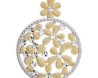 14k gold two tone flower pendant. Floral pendant, daisy pendant,flowers, floral,