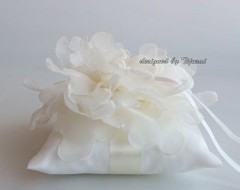 Ivory Wedding ring pillow with ivory curly flower---ring bearer pillow, wedding rings pillow , wedding pillow