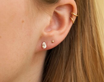 Cry baby tear drop - gold stud earrings - small stud earrings - small gold studs - 9ct gold - teardrop earrings - tear drop - SF7642