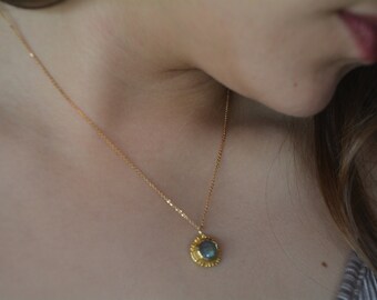 labradorite pendant necklace, antique labradorite necklace, gemstone necklace, labradorite gold pendant, green gold necklace, gift for mom