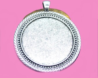 40mm round cabochon, resin or photo holder