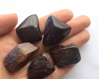 Sugilite tumbled stone 20-30mm