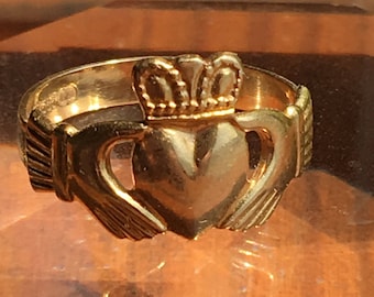Vintage 18K Gold Irish love-loyalty-courage ring