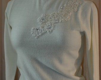 Luxurious vintage ladies cashmere turtle neck sweater with beading