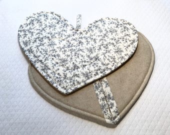 Gloves heart shaped potholders