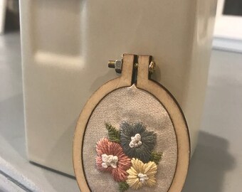 embroidery hoop necklace {poppy}