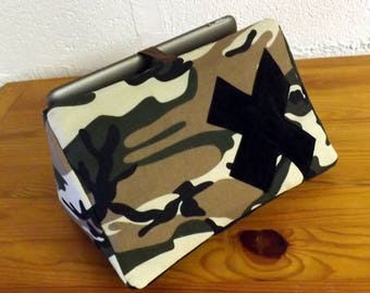 Wears reading book "Tigly" camouflage
