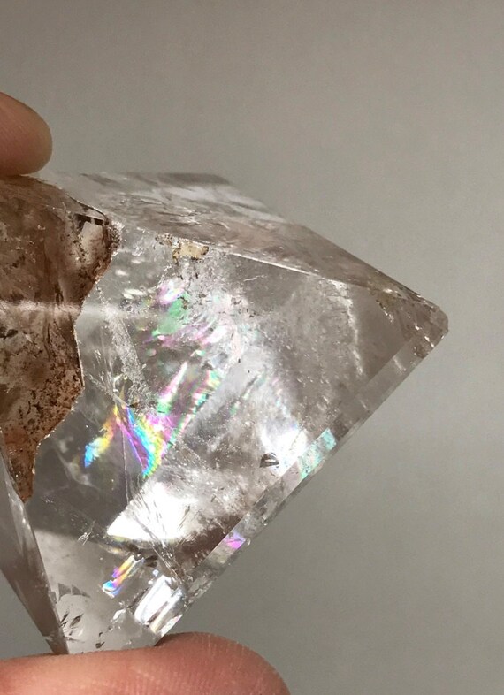 Clear Quartz Pyramid 75g, Polished Clear Quartz, Polished Quartz Triangle, Polished Triangle Crystal, Crystal Grid, Reiki, Altar Crystal