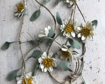 Felt Daisy Garland