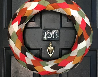 Modern Feather Wreath - 18"