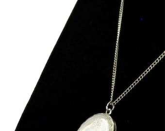 Vintage Locket Pendant Necklace