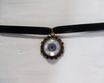 Eye cameo necklace