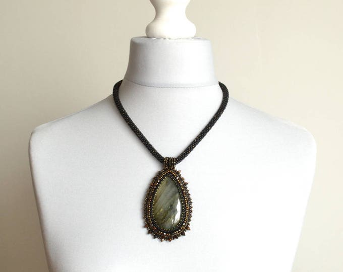 Fire labradorite necklace, spectrolite necklace, statement necklace, gemstone necklace, large necklace, beaded necklaces, handcrafted