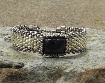 Free Form Peyote Stitch Beaded Bracelet - Bead Weaving - Amethyst Cabochon - Silver Galvanized BOHO