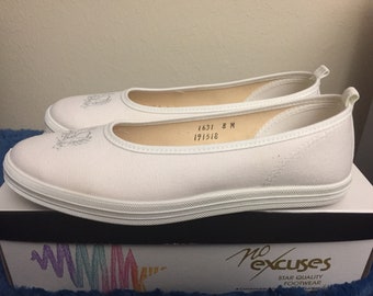 1990s No excuses ladies slip on shoes. Size 8, made in usa