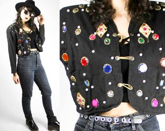 Vintage schwarze Jacke Strickjacke mit Perlen Schmucksteine Gold Bunt Zirkus Blazer Gothic Punk Grunge Alternative Dark Style Festival