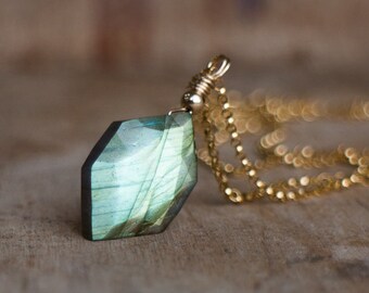 Labradorite Necklace, Labradorite Pendant, Mom Gift for Her, Gemstone Necklace, Geometric, Green Blue Labradorite Jewelry, Hexagon Necklace