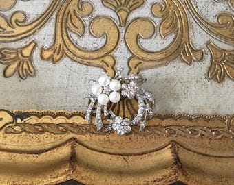 Art Deco Brooch.Rhinestone Pearl brooch.flower brooch.bridal sash brooch.wedding pin.vintage style.Pearl Silver broach.silver pin