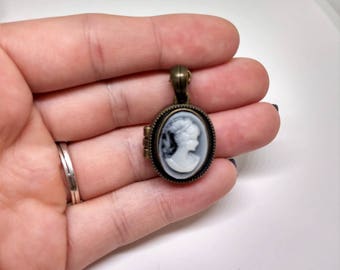 Magnetic Cameo Locket