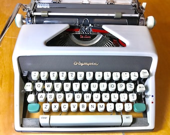 1963 Olympia SM7 DeLuxe - Working Manual Portable Typewriter