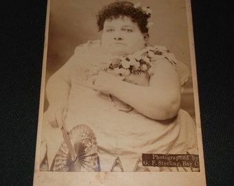 Barnum circus sideshow freak, Carrie Akers the fat Midget. Rare Cabinet Card.