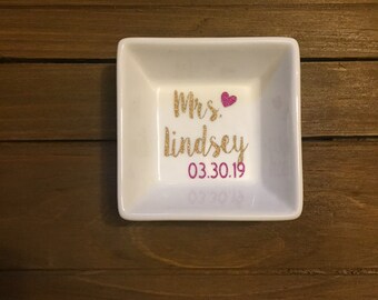 Personalized Ring Dish | Engagement Ring Dish | Engagement Gift | Wedding Gift | Ring Holder | Gift for Bride | Future Mrs | Jewelry Holder