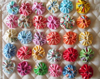 30 - 1930's Reproduction Feedsack 1 inch Yo Yo Fabric Quilt Block Applique Trim Pieces Embellishment Hair Clip