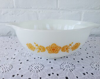 Pyrex Butterfly Gold Cinderella Bowl