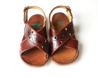 Vintage 70's / for kids / sandal shoes / coated split leather / made in Spain / size EU 23