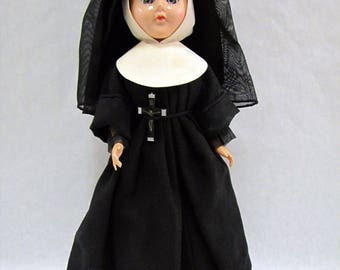 Vintage 1950s NUN DOLL Sleepy Eyes Maker Uknown Removable Shoes CRUCIFIX 13" Creepy