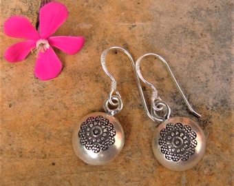 Silver earrings. Silver jewelry. Outstanding ethnic. Ethnic jewelry. Silver Jewelry. Ethnic Jewelry. Hill Tribe silver earrings.