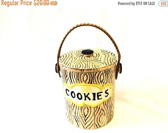 ON SALE Faux Bois Cookie Jar.Cookie Jar.Vintage.Kitsch.Faux Bois.Cookies.Kitchen Decor.Yellow