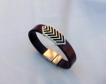 Brown 10 mm flat leather bracelet