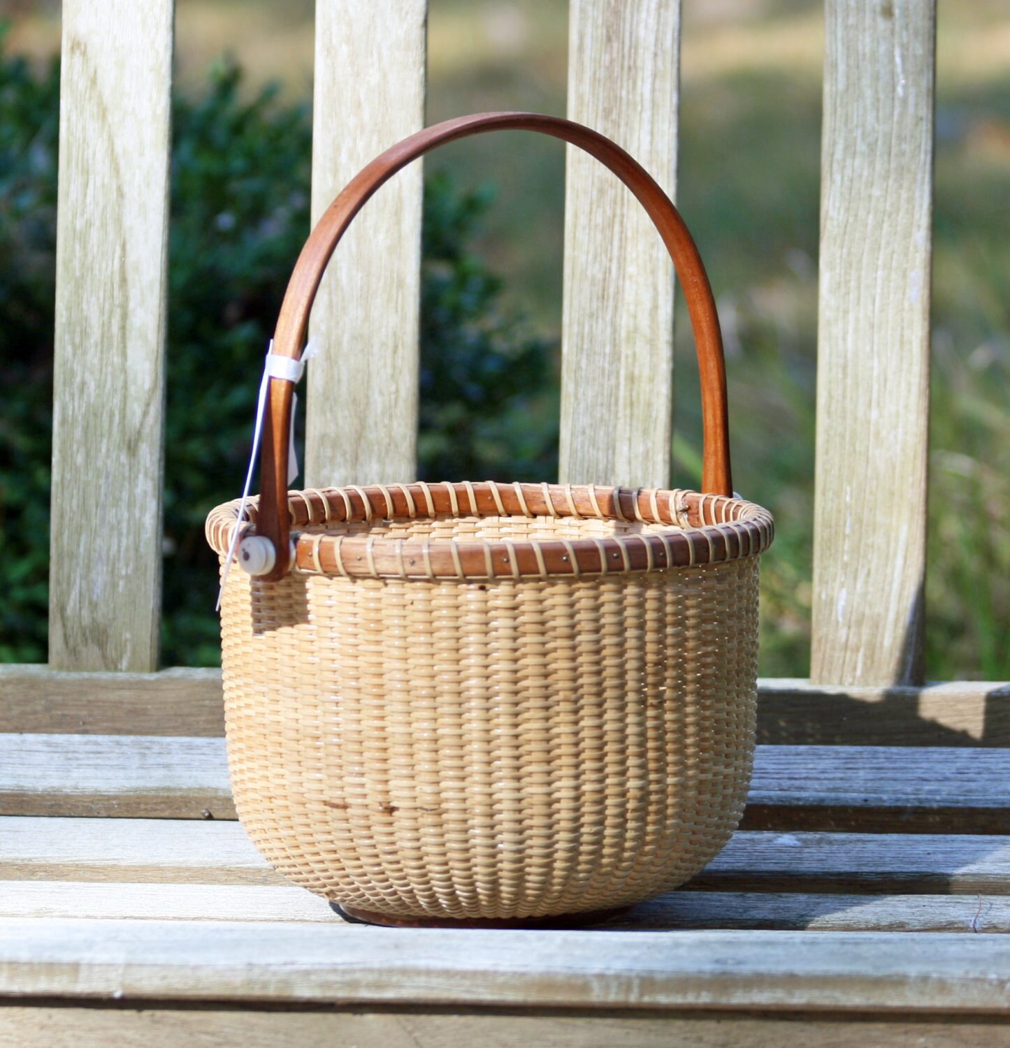 Nantucketstyle 8inch round basket with handle