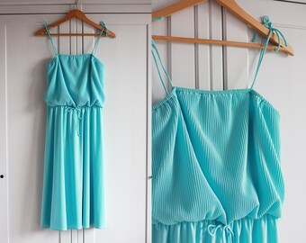 1970 Vintage dress 70s retro dress Baby blue turquoise color Delicate look Loose fit Sleeveless Casual for women / Medium size