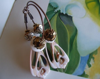 summer shell hoop earrings