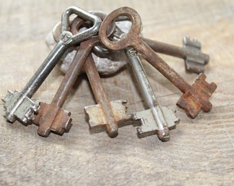 Old Vintage Keys for your art