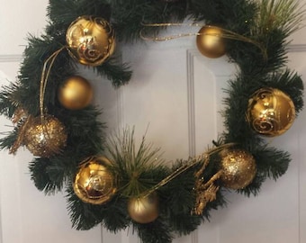 Christmas wreath / holiday wreath / front door wreath / door wreath / gold orimenents wreath