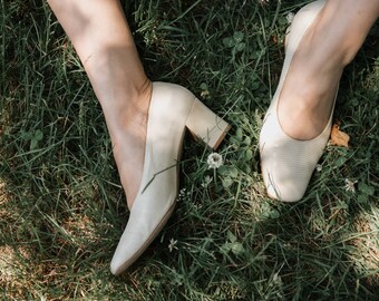 Classy Textured Leather Pumps Size 7