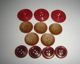 12 buttons vintage red & beige