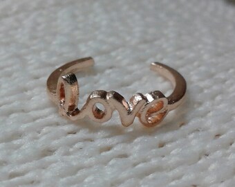 Gold 'Love' Toe Ring (Adjustable) Zinc/Copper Alloy/Gold Finish