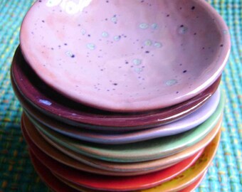 Simple Circle Ceramic Dish, catchall, jewelry, ring holder, modern home decor, soap dish, candle holder, teabag holder, spoon rest.
