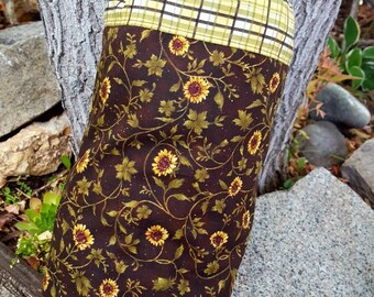 Sunflower Plastic Shopping Bag Holder, Grocery Bag Dispenser, Housewarming gift, Sunflower bag keeper