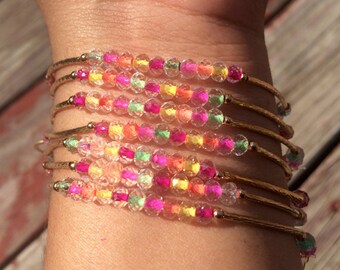 SALE: Confetti Combination Bracelet Set with gold plated charms - Semanario pulseras multicolor combinado confetti con dijes de chapa de oro