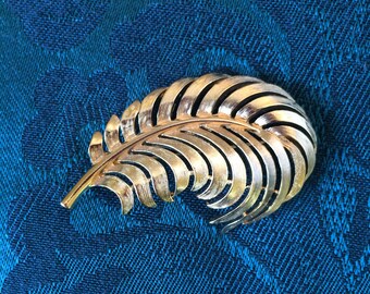 Trifari brooch, Trifari pin, Vintage Trifari, Feather brooch, Trifari feather, Crown Trifari brooch, Crown Trifari, vintage brooch,