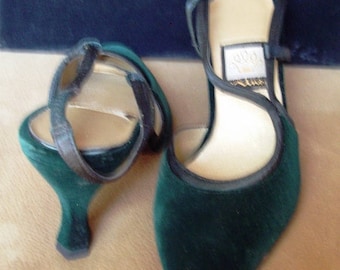 Forrest Green Velvet Pump 7 Med. Like New Item # 17 Shoes