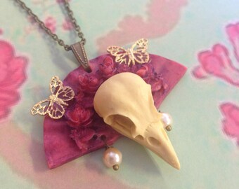Necklace crane d poseau on her purple fan