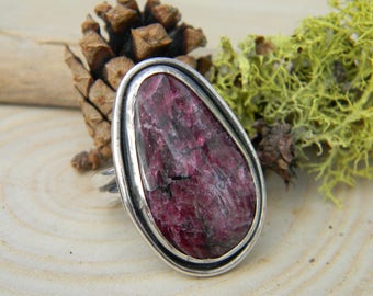Beautiful Russian Eudialyte Ring - size 8.25 - Sterling Silver - Rustic