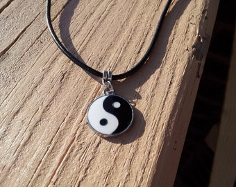90's Yin Yang Pendant Necklace