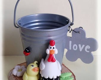 Small decoration of cold porcelain